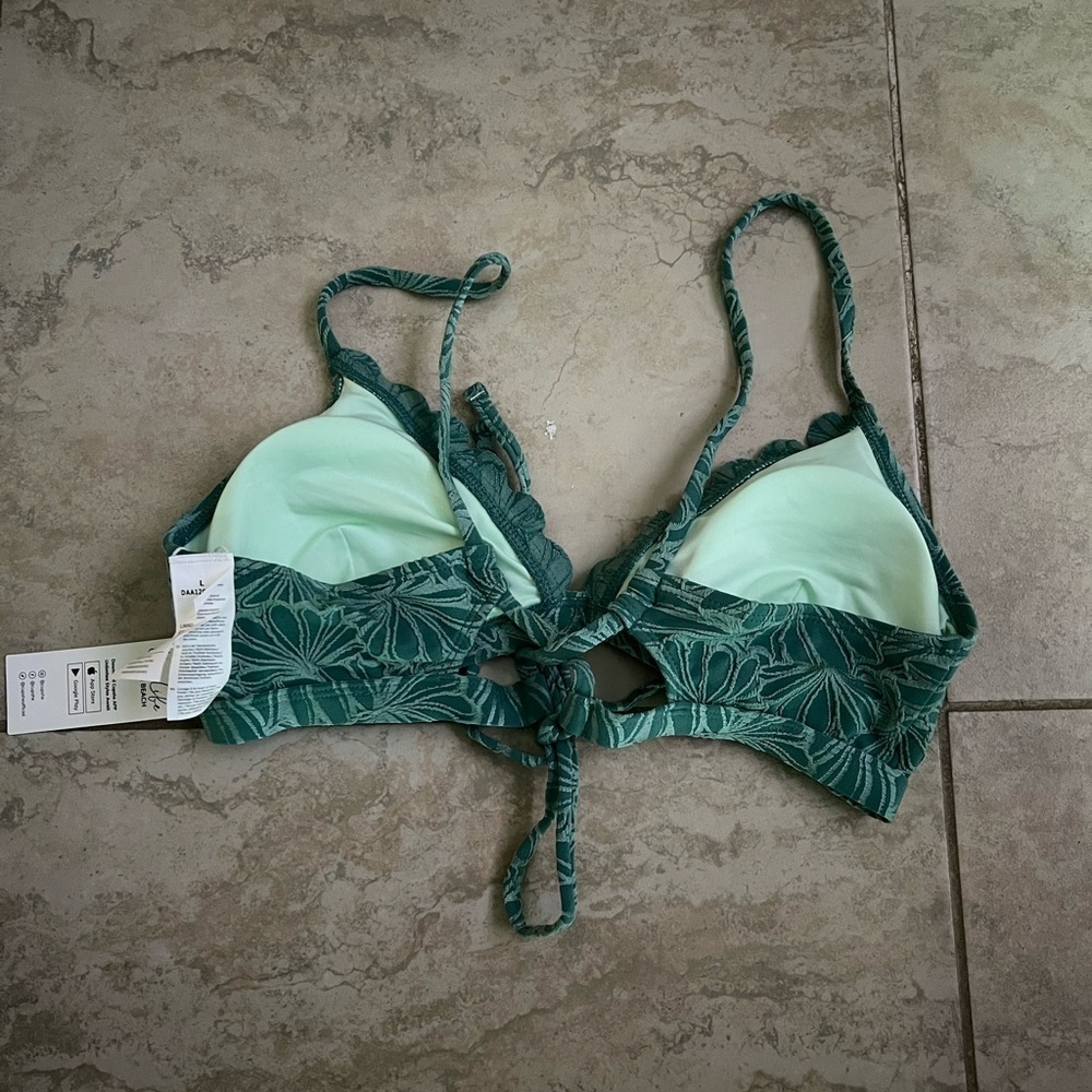 Cupshe Green bikini top - Picture 2 of 2